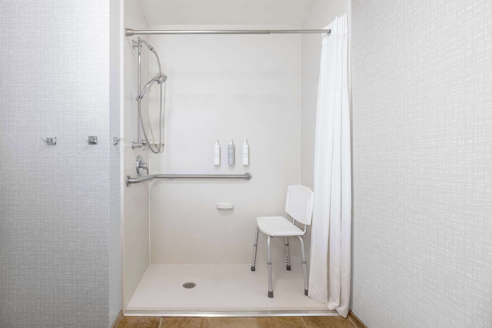 Hampton Inn & Suites Brookings - photo 26