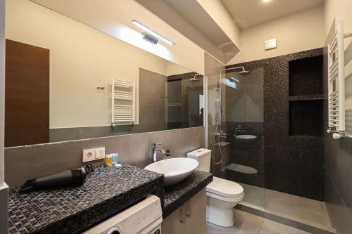 Modern Vake Retreat By Wehost