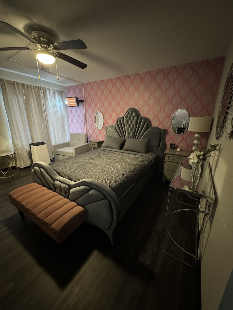 The Village Inn Hotel - photo 23