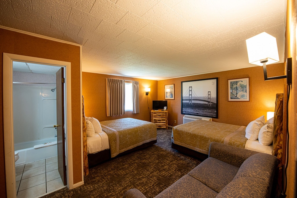 Super 8 by Wyndham Bridgeview of Mackinaw City - photo 7