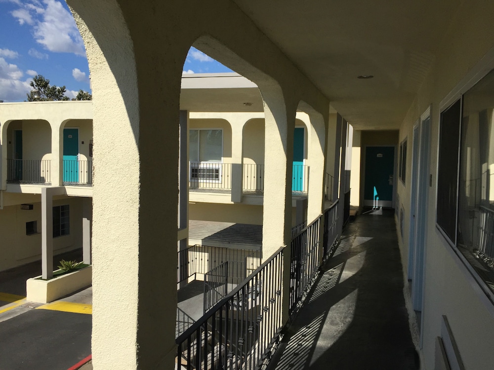 Anaheim Executive Inn & Suites - photo 113