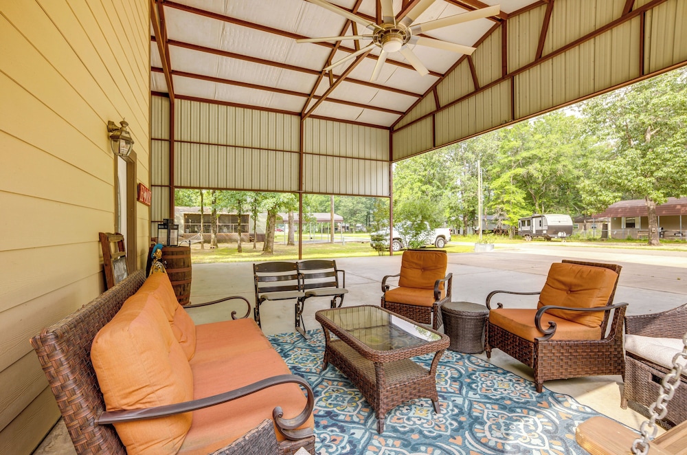 Point Blank Vacation Rental W Large Patio 18466838 — Coldspring