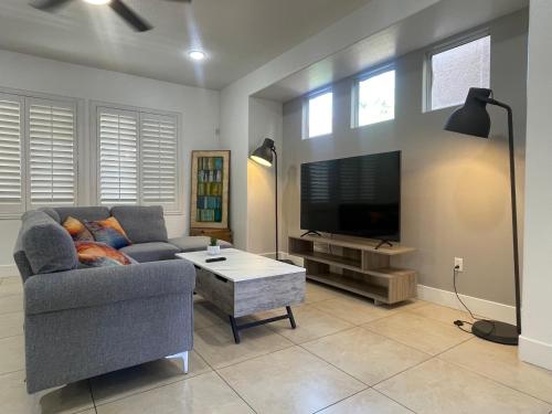 Perfect LV Home Gated & Quiet 9mins to Strip