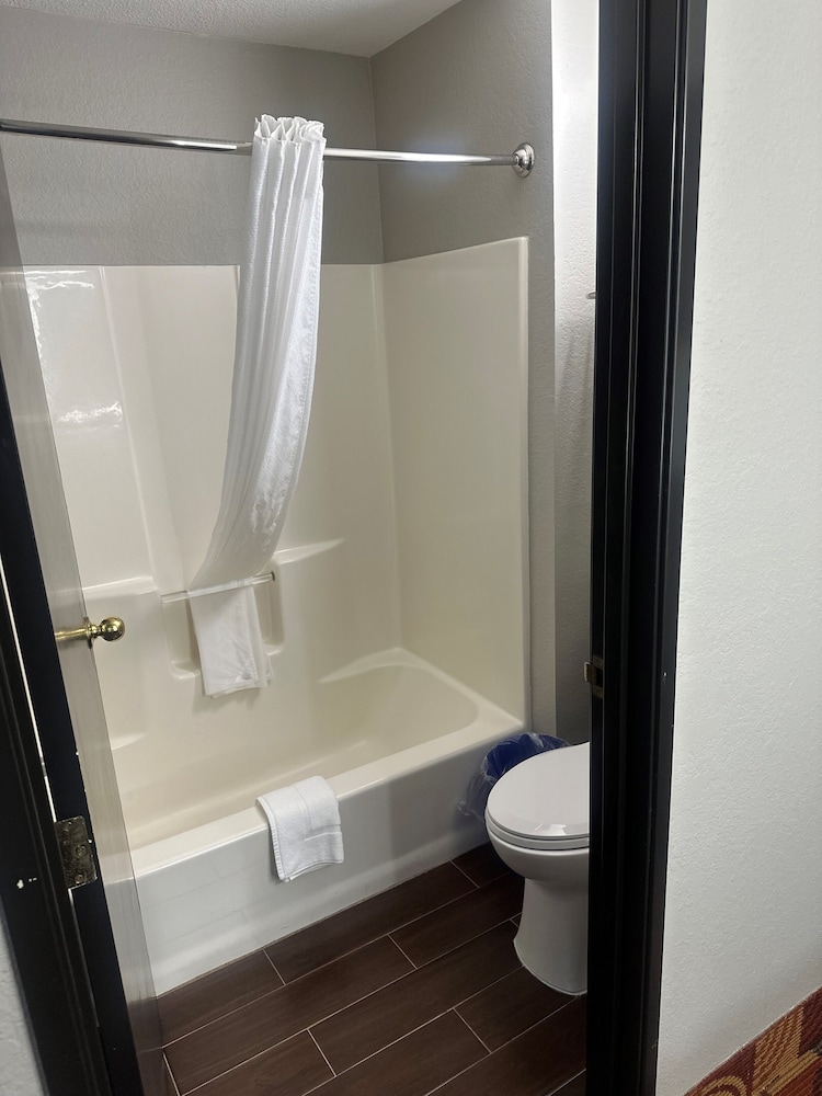 Super 8 by Wyndham Lake of the Ozarks - photo 22