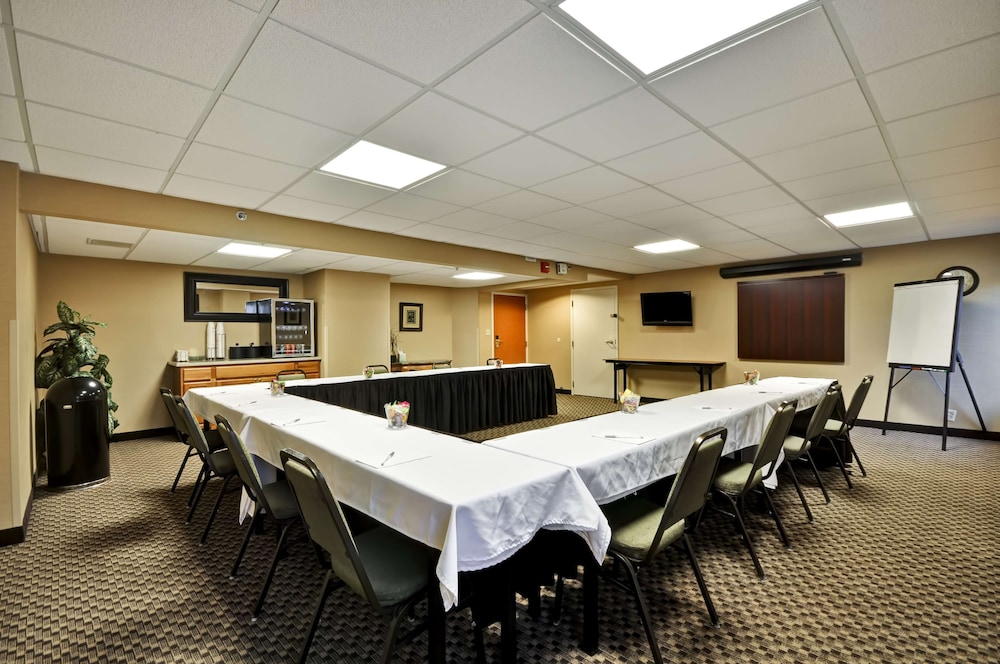 Hampton Inn Kansas City Overland Park - photo 52