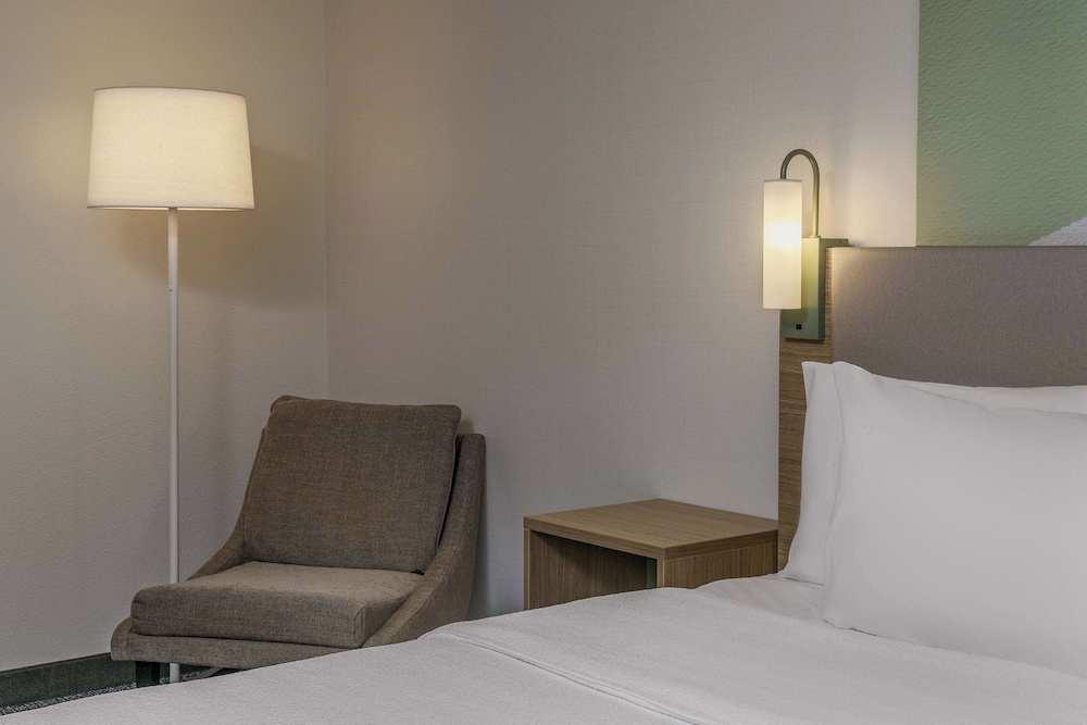 Spark by Hilton Denver International Airport - photo 15