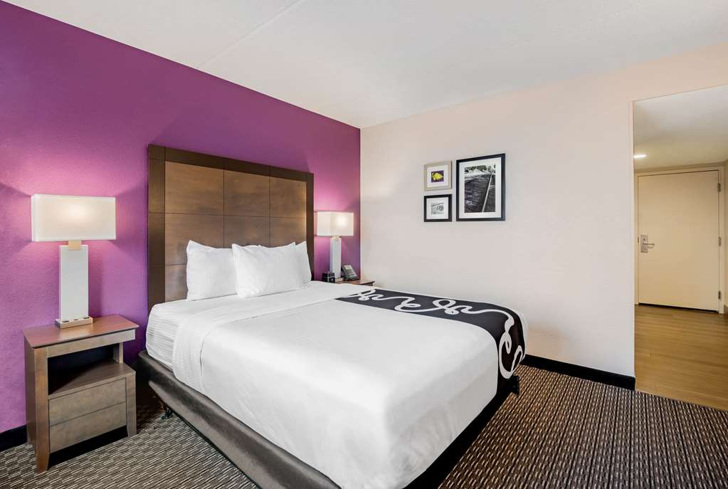 La Quinta Inn & Suites by Wyndham Baltimore BWI Airport - photo 62