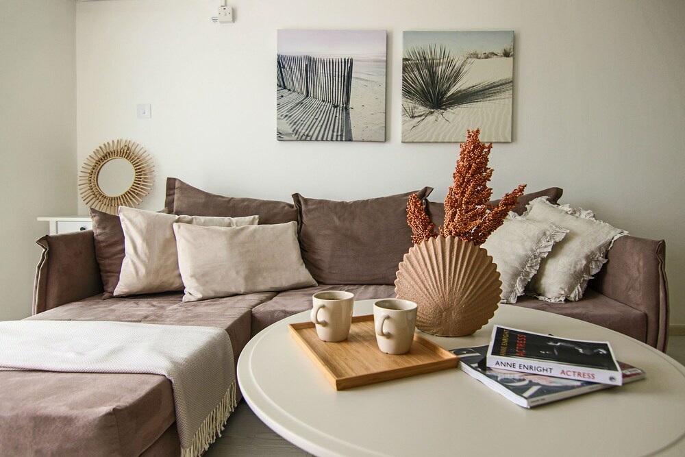 Phaedrus Living City View Fountain Court 113