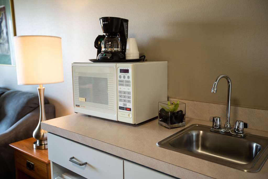 Coast Hilltop Inn - photo 28