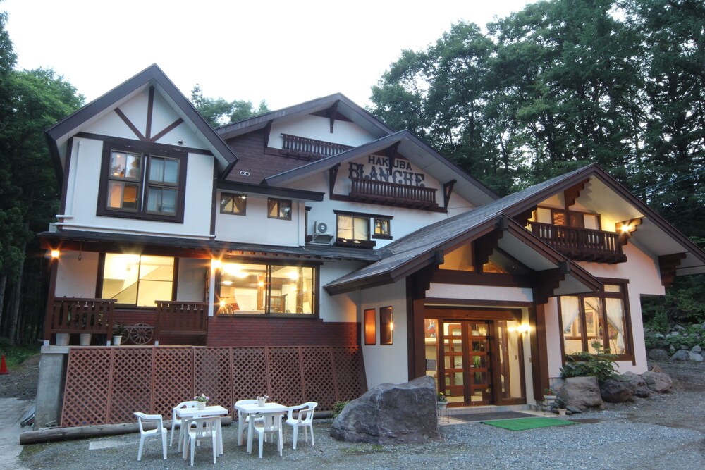 Hakuba Blanche - carbon neutral hotel in Hakuba