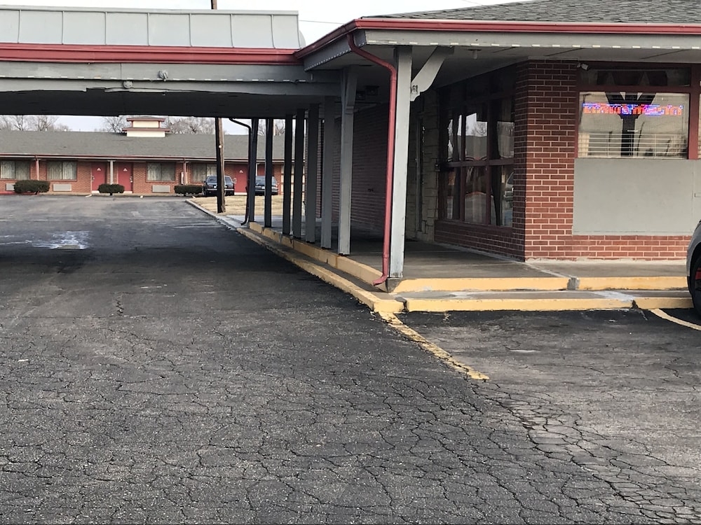 Village Inn Salina - photo 37