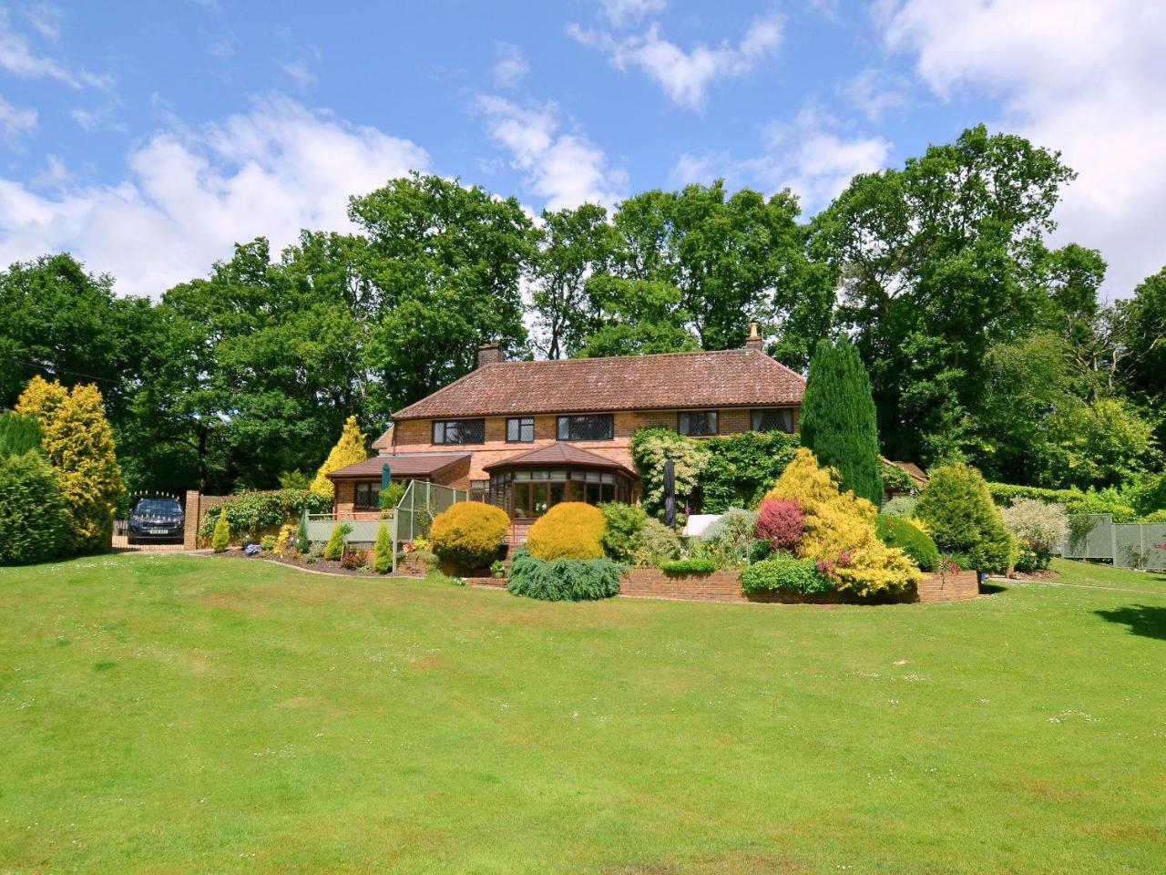 Alices Lodge — 4-Star Luxury Hotel in Ringwood, United Kingdom