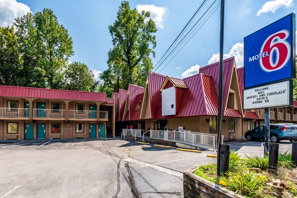 Motel 6 Gatlinburg TN Smoky Mountains - featured photo