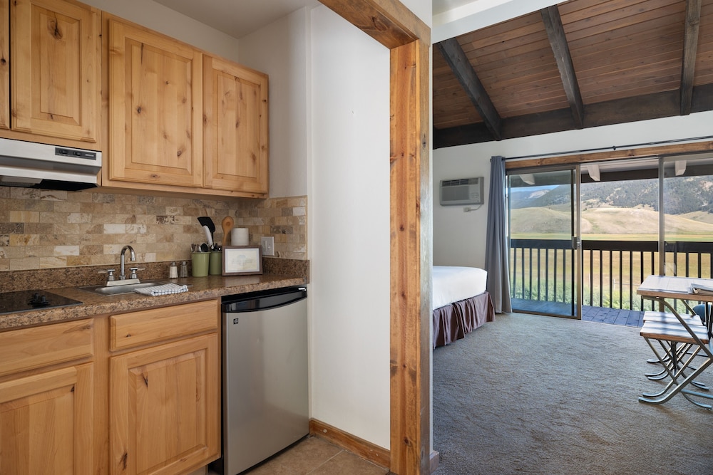 Elk Refuge Inn - photo 13