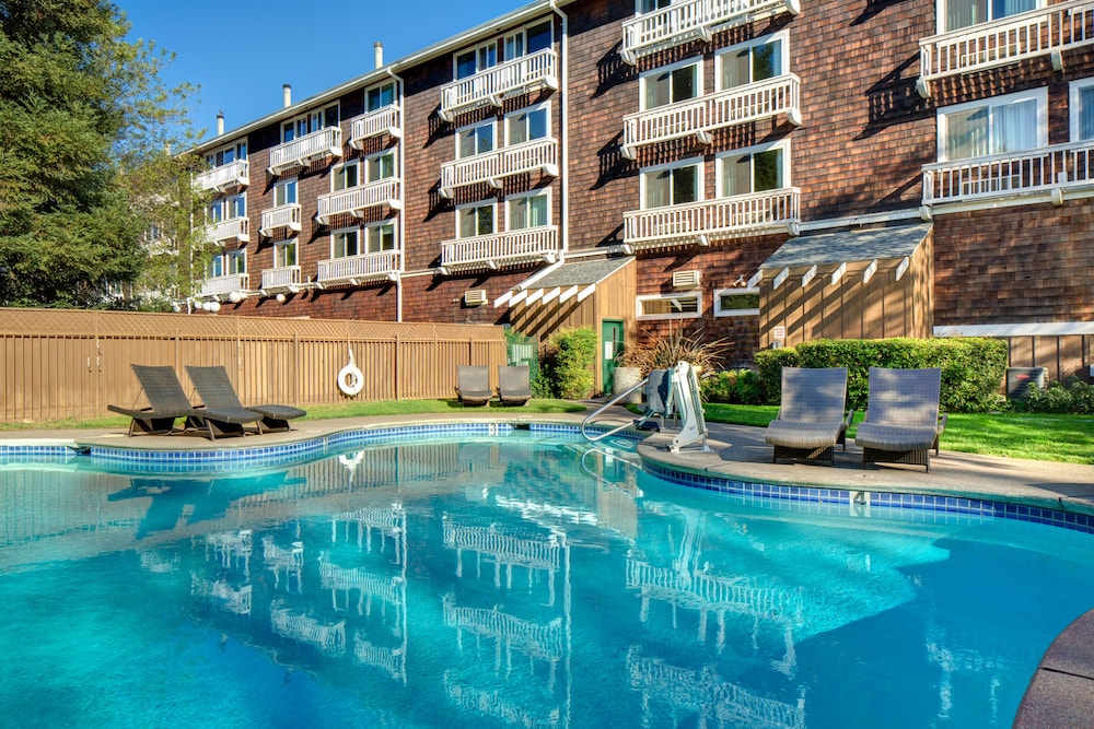 Lake Natoma Inn - photo 12