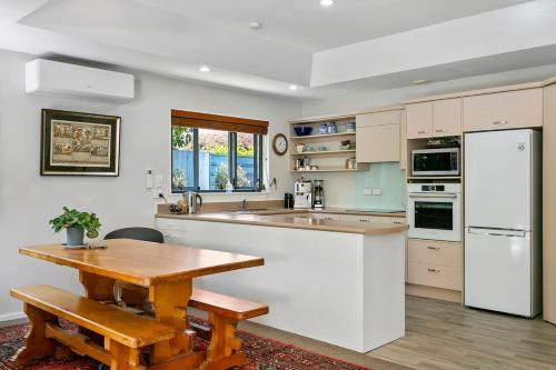 Treetop Living Peaceful 4BR With Scenic Bush Views in Taupo, New Zealand