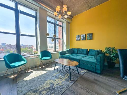 Convenient 2BR Suite in Prime Location with Gym Access & Optional Parking Near McCormick Place and Soldier Field — 4-Star Luxury Hotel in Chicago, United States