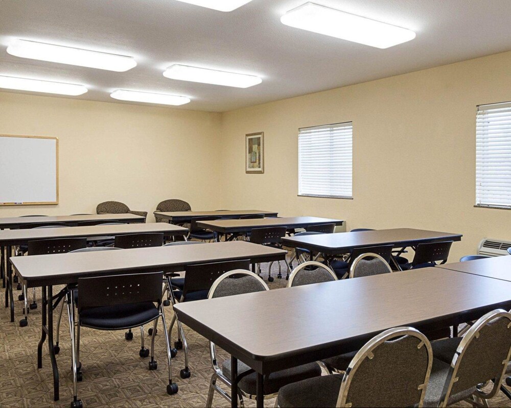 Suburban Extended Stay LaPlace - photo 25