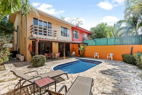 Nicely Priced Duplex in Surfside with Private Pool and AC in Every Room — 4-Star Luxury Hotel in Paraiso, Costa Rica