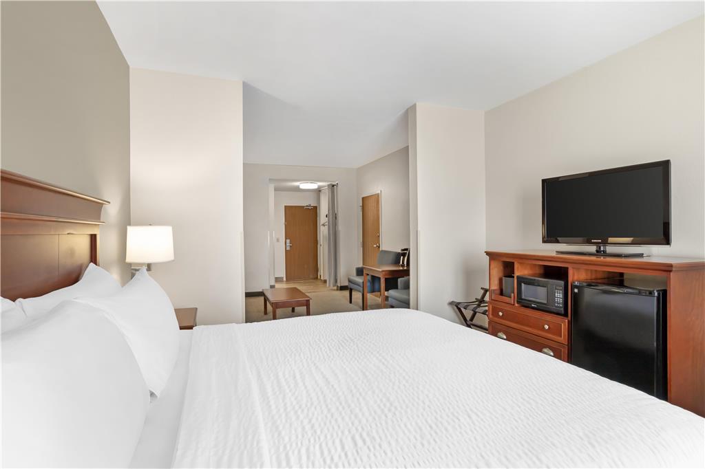 Best Western Plus Executive Hotel & Suites - photo 30