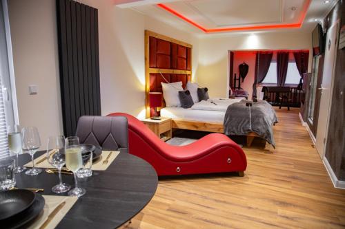 exkl. romantisches SM Apartment Black Rose — 4-Star Luxury Hotel in Gifhorn, Germany