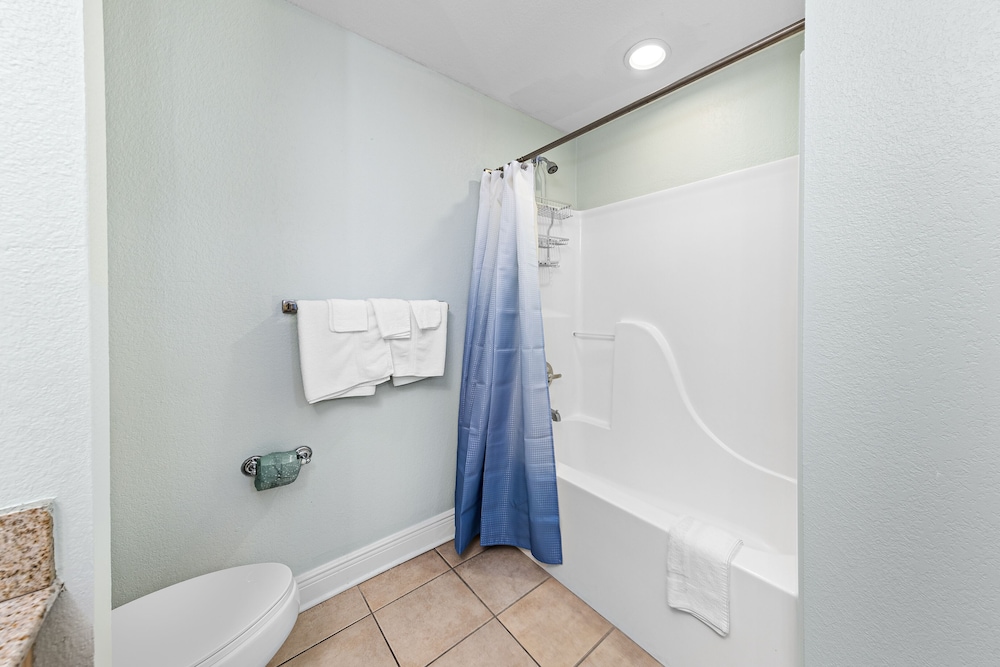 Crystal Tower Comfort Condos by Hosteeva - photo 81