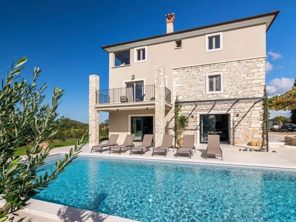 Villa San Martino — 4-Star Luxury Hotel in Kanfanar, Croatia
