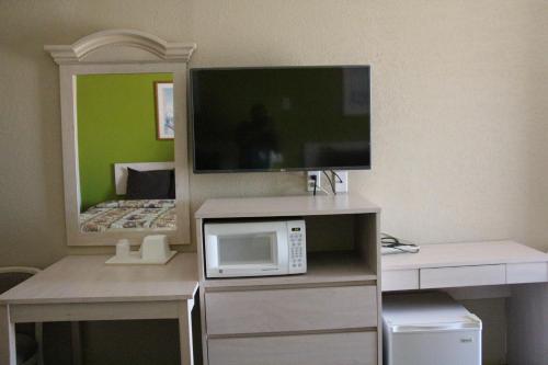 Lodge Usa Motel - photo 13