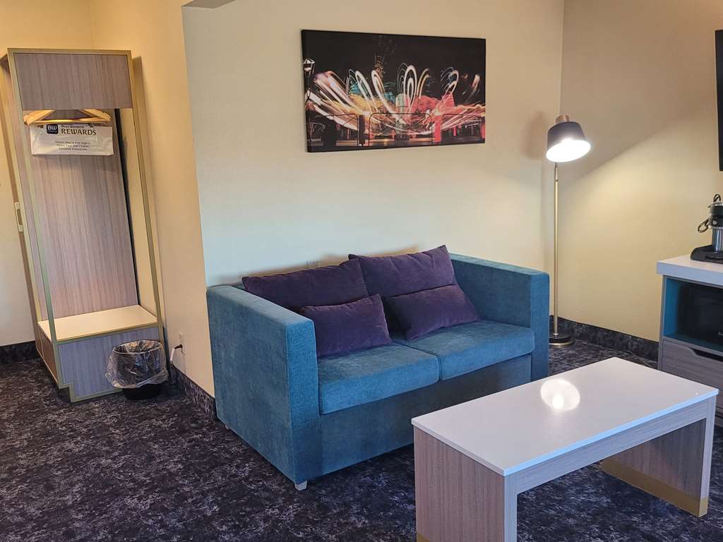 Best Western Plus Altoona Inn - photo 22