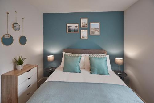 Host & Stay Shipwrights