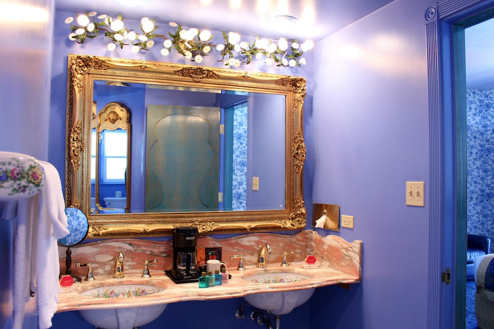 Madonna Inn - photo 11