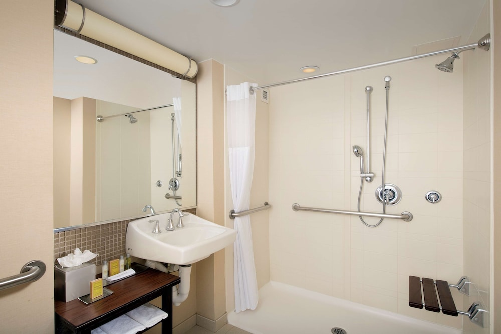 DoubleTree by Hilton Sterling Dulles Airport - photo 30