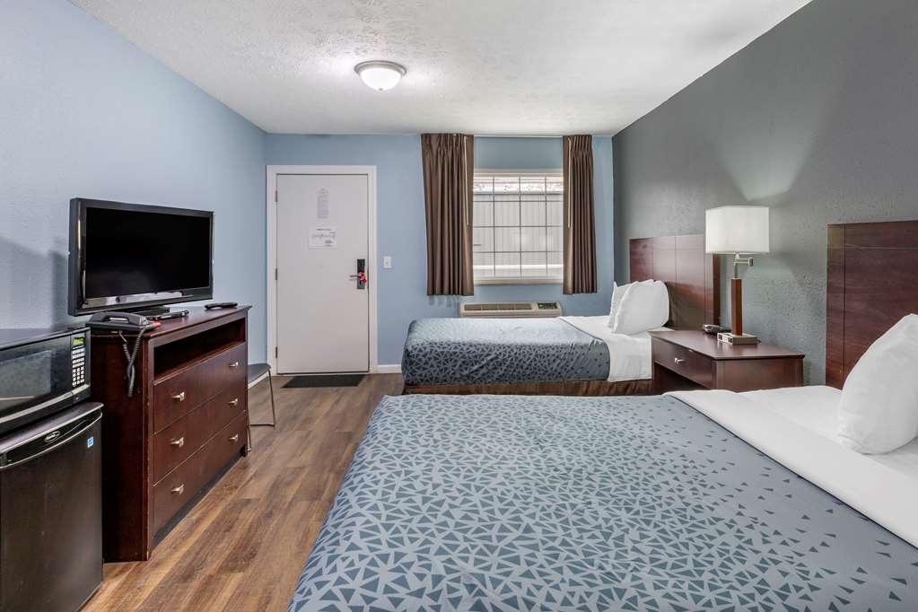 Econo Lodge Inn & Suites Sandusky South - photo 10