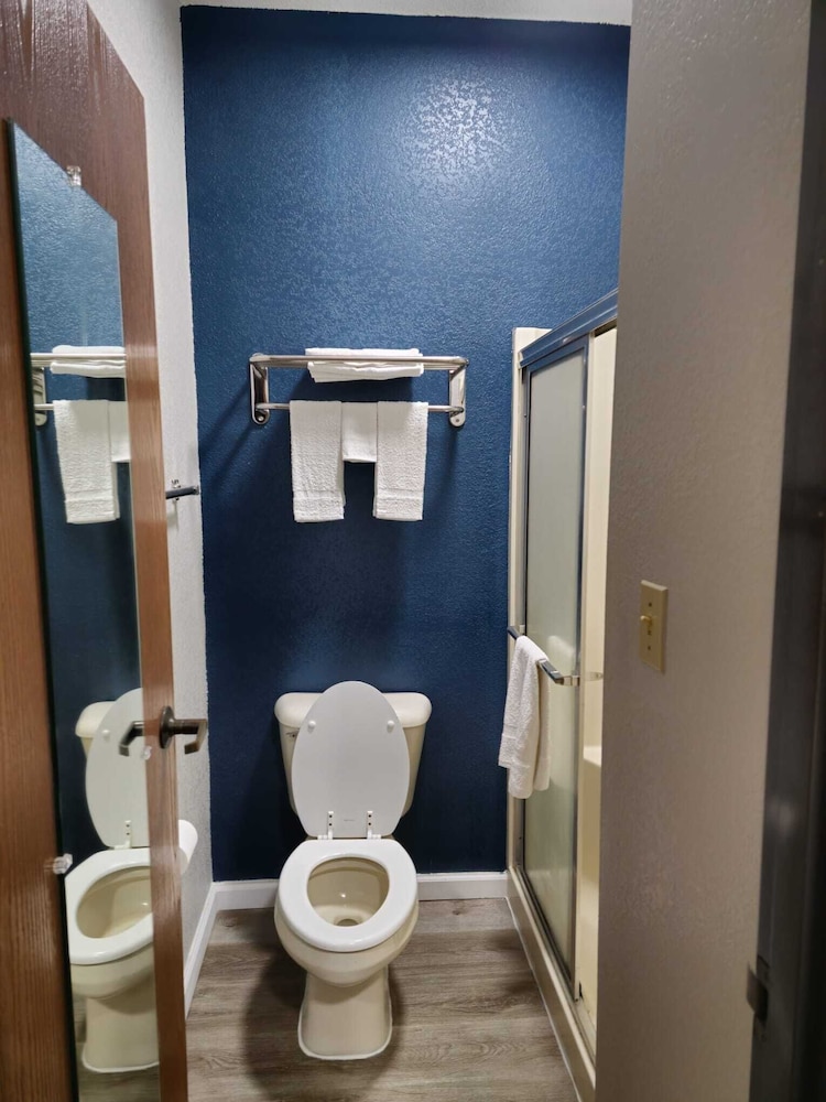 Budget Inn By OYO Barnesville Hwy 41 - photo 25