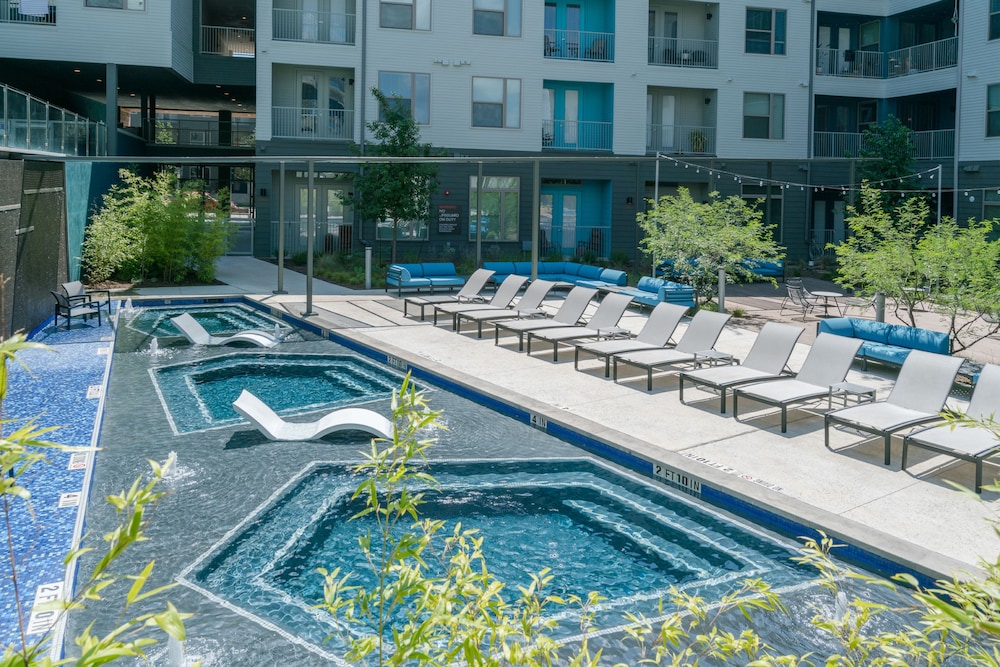 StayLo Austin 2 Bedroom Suites — 4-Star Luxury Hotel in Austin, United States