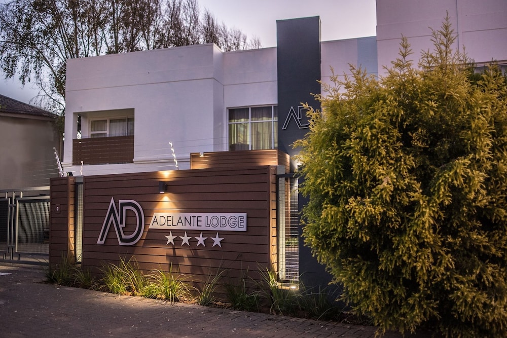 Adelante Lodge — 4-Star Luxury Hotel in Bloemfontein, South Africa