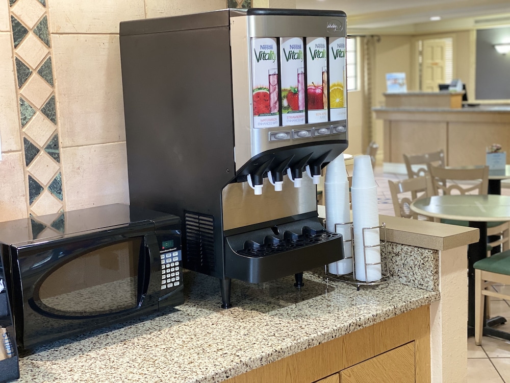 La Quinta Inn by Wyndham Tyler - photo 32