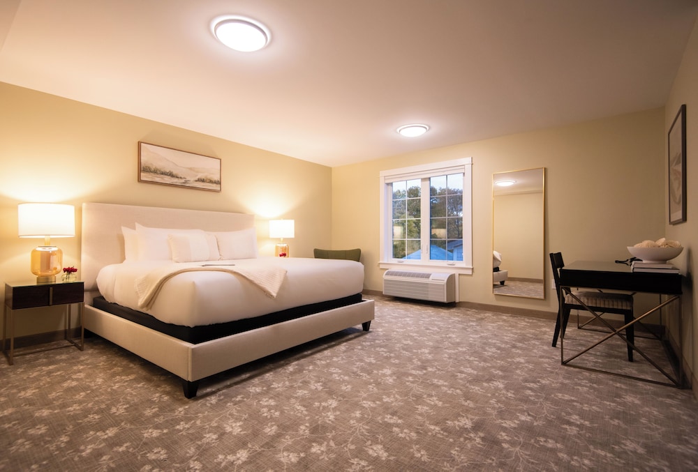 The Pathmaker Hotel - photo 42