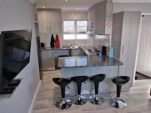 Birds Holiday Accommodation 2 — 4-Star Luxury Hotel in Cape Town, South Africa