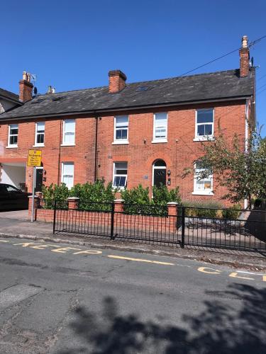 1 Helena House Brownlow Road