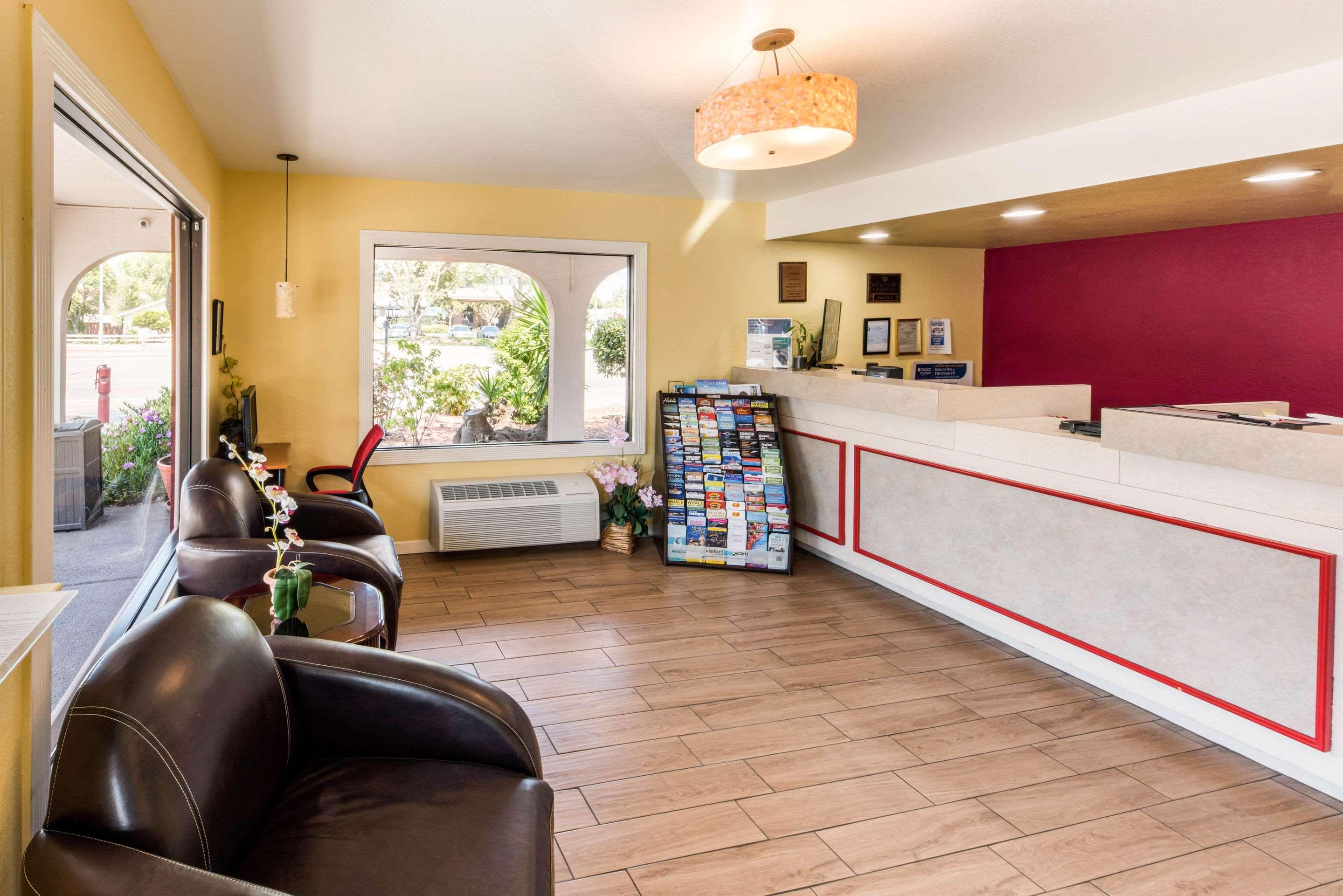 Econo Lodge Gilroy - photo 18
