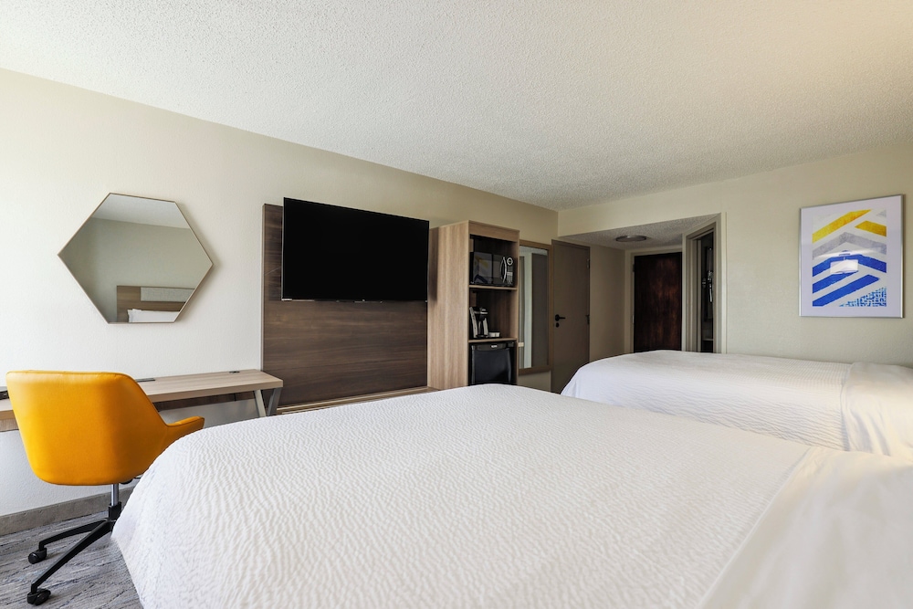 Holiday Inn Express Burlington by IHG - photo 13