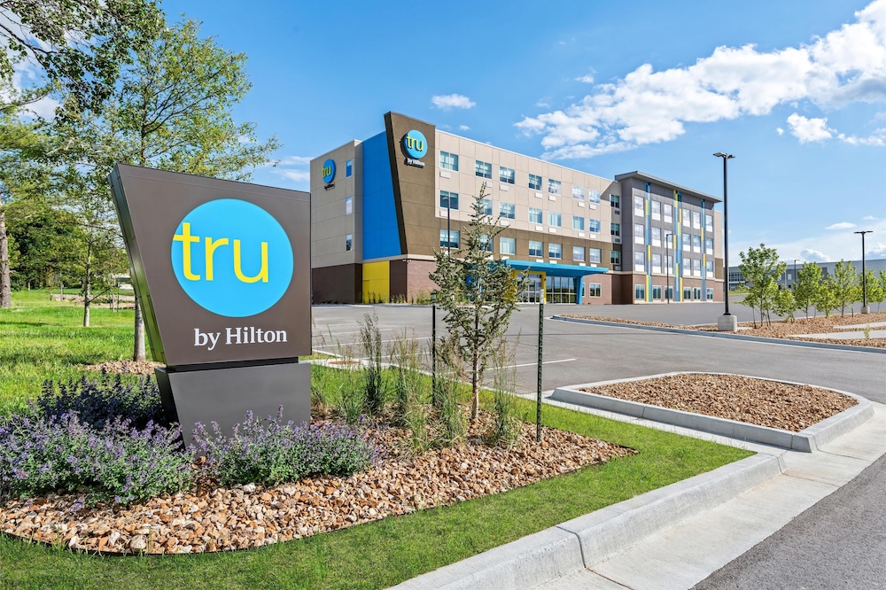 Tru by Hilton Kansas City Airport in Kansas City, United States