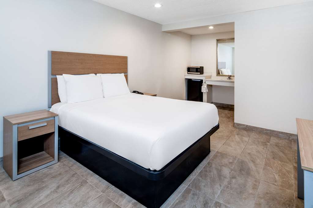 Super 8 by Wyndham Bakersfield CA - photo 21