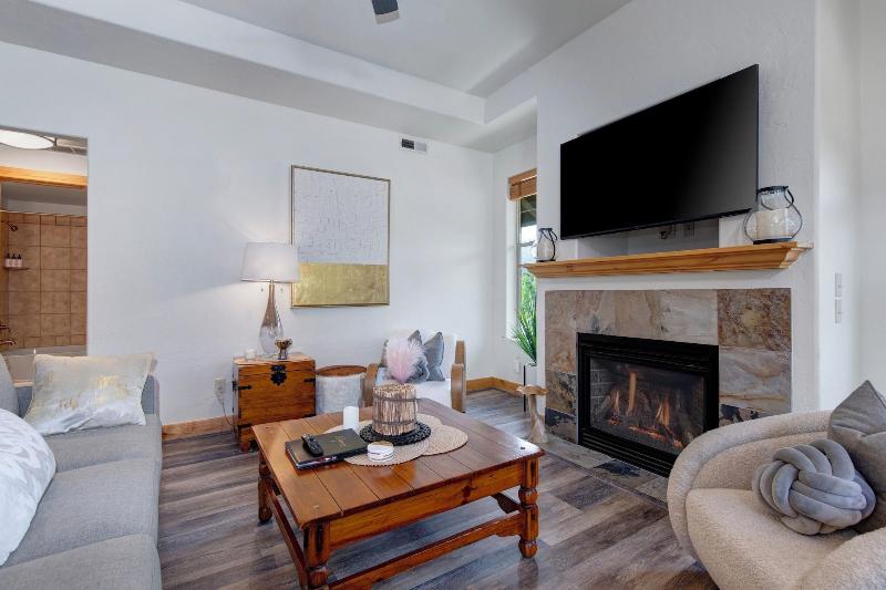 Fox Pointe At Redstone By Lespri Management - photo 16