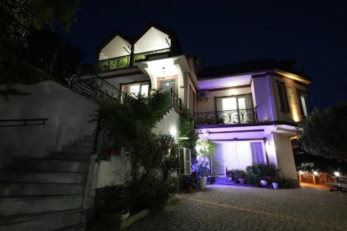 Mount Villa Kvariati