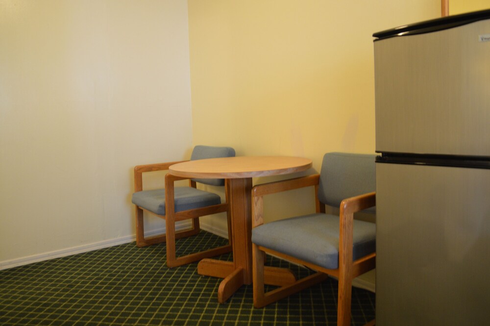 Columbus Motor Inn - photo 14