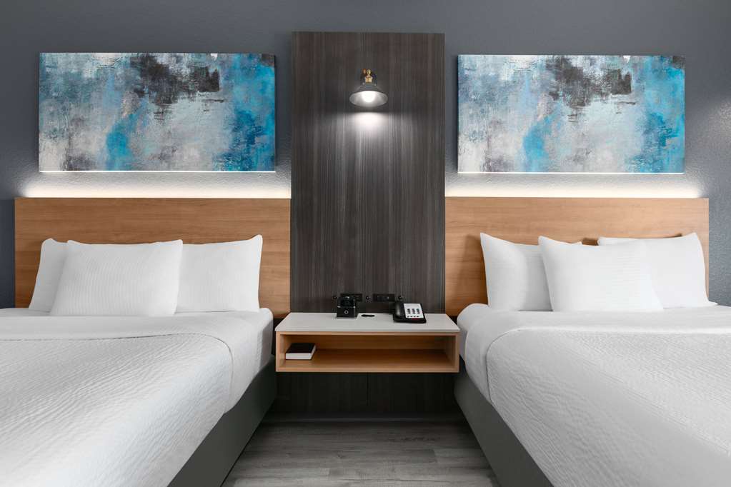 La Quinta Inn & Suites by Wyndham Ft. Worth Burleson - photo 9