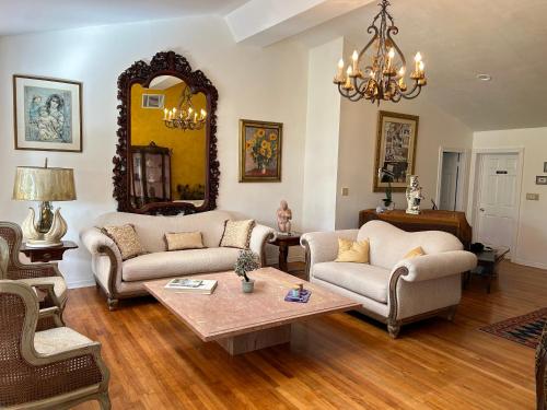 The Sanctuary House — 4-Star Luxury Hotel in West Palm Beach, United States