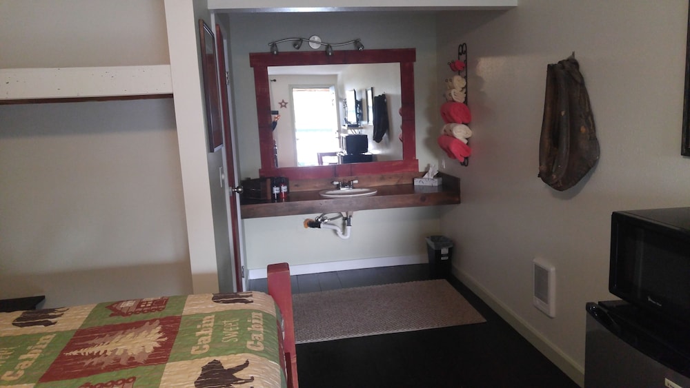South Jetty Inn - photo 9